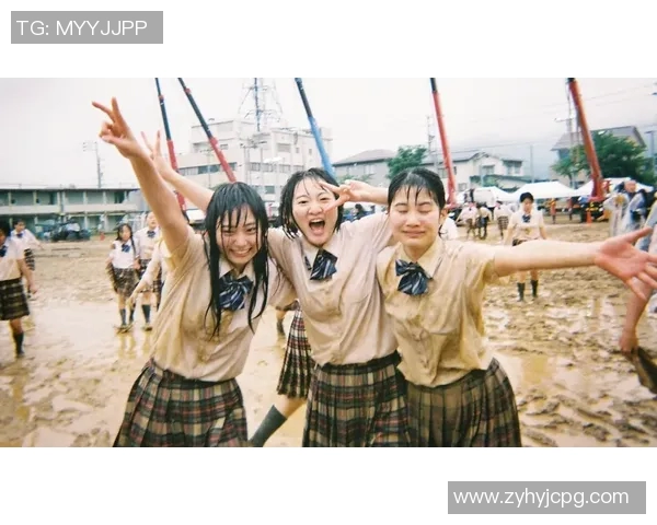 追逐梦想的年轻选手在试镜中表达了成为足球明星的坚定决心与热情