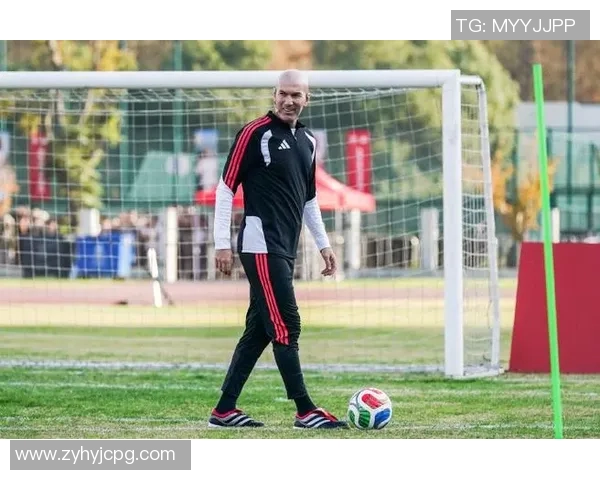 足球场上的传奇背影13号明星的荣耀与梦想